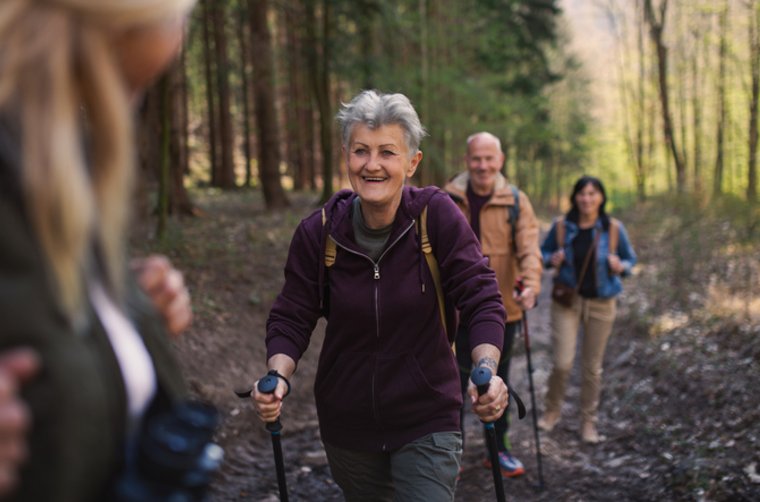 So wandern Sie sorgenfrei - Tipps für Senioren