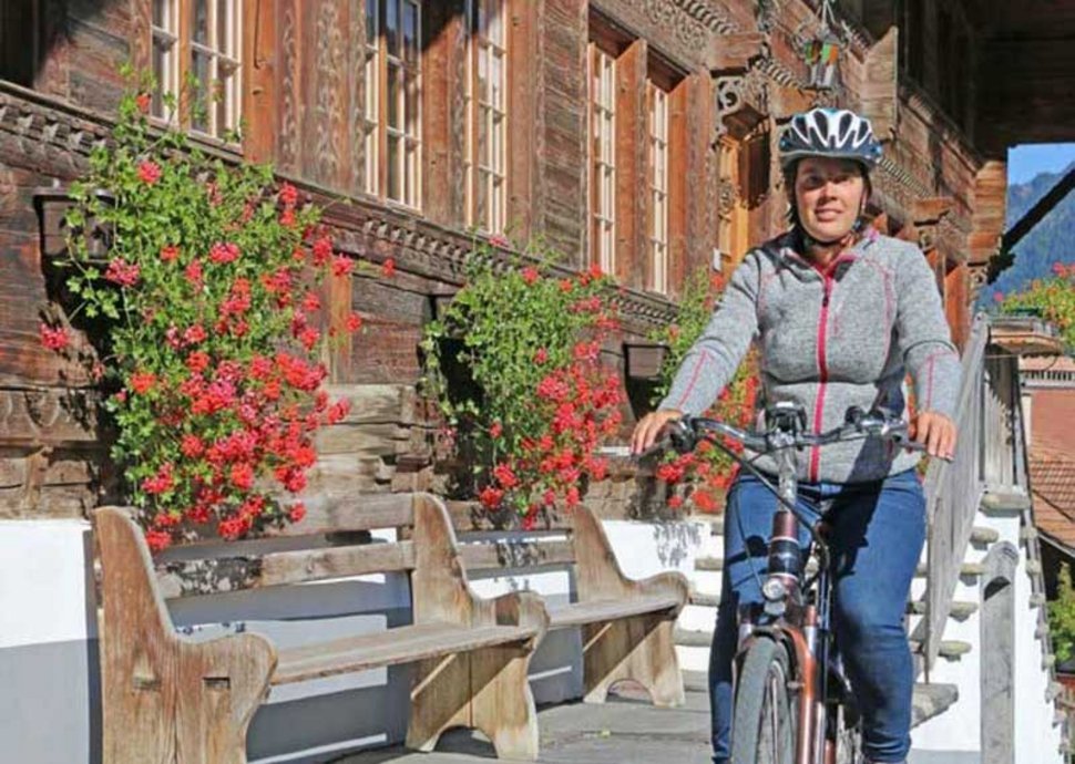 Eindrückliche Zimmermannskunst auf der E-Bike Tour