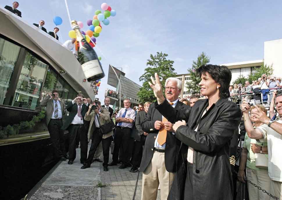 2006 tauft Bundesrätin Doris Leuthard die Excellence Rhône 