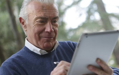 Technische Hilfsmittel eröffnen älteren Menschen neue Möglichkeiten.