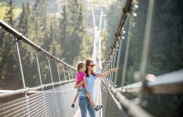 Fussgängerhängebrücke «Skywalk»