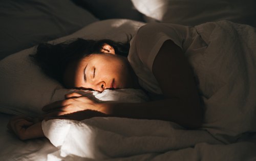Schlafzimmer abdunkeln: Was wirklich hilft 