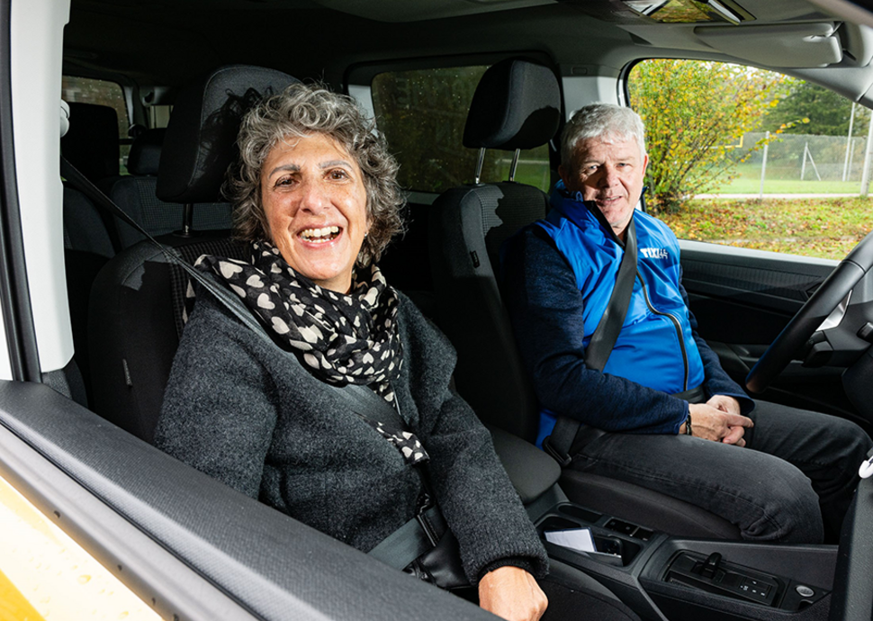 Fahrgast und Fahrer haben unterwegs meist Zeit für ein nettes Gespräch.