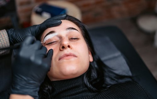 Augenbrauen formen: Mehr Ausdruck fürs Gesicht