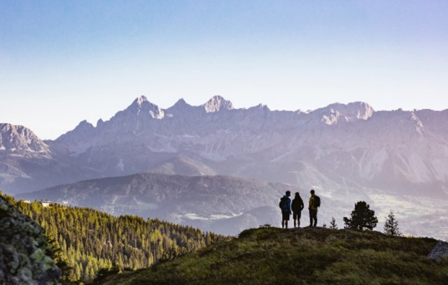 Weitwanderwege und geführte Touren