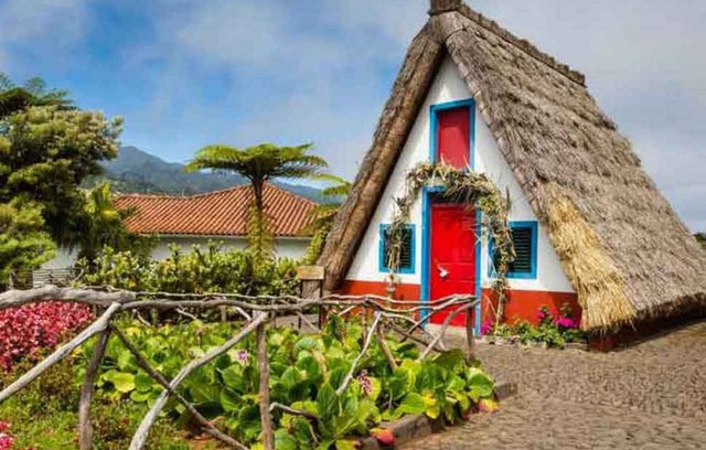 Traditionelles Bauernhaus auf Madeira in Santana. 