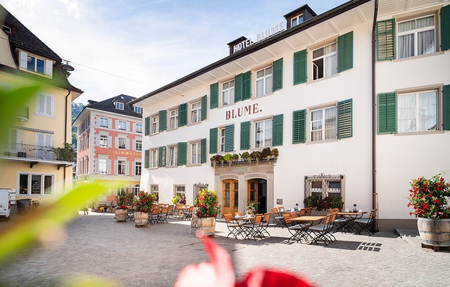 Aussenansicht BLUME. Kurplatz. | Fotografin: Sabrina Golob. Bildrechte. BLUME. Baden Hotel & Restaurant.