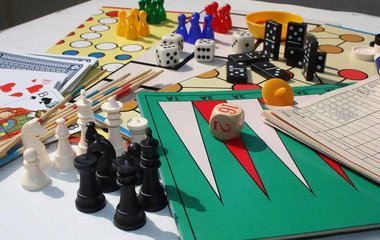 Traditionelle Spiele für die Generation Ü50