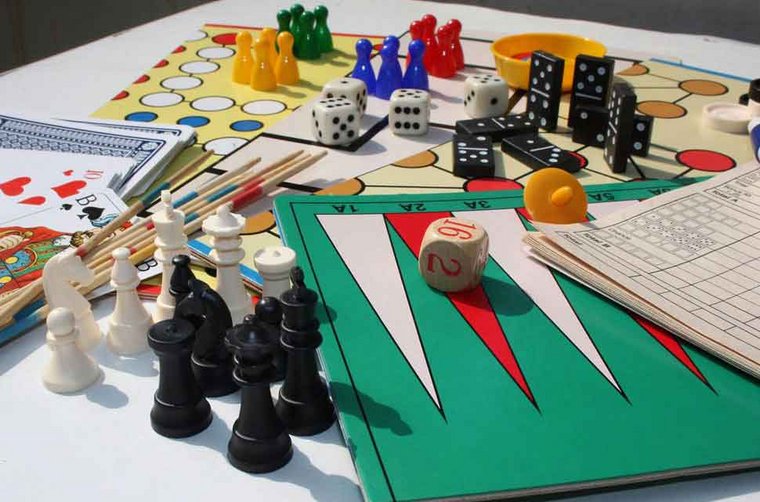 Traditionelle Spiele für die Generation Ü50