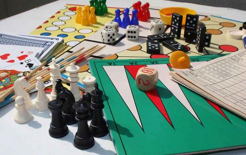 Traditionelle Spiele für die Generation Ü50