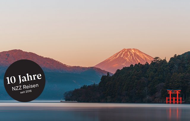 Rotes Torii von Miyajima mit Mount Fuji im Hintergrund | © Adobe Stock