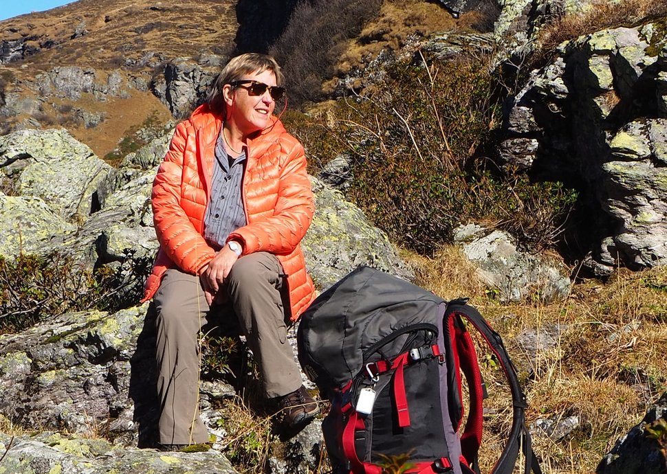 Lotti wandert gern allein durch die Alpen