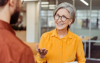 Heikle Gespräche meistern: Nähe trotz Differenzen