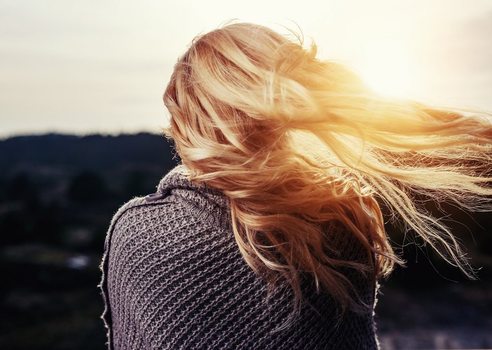 Glänzendes Haar und gesunde Kopfhaut: ein Ratgeber für den Frühling Sie sollten ihre Haare im Frühling so oft wie möglich Lufttrocknen lassen.