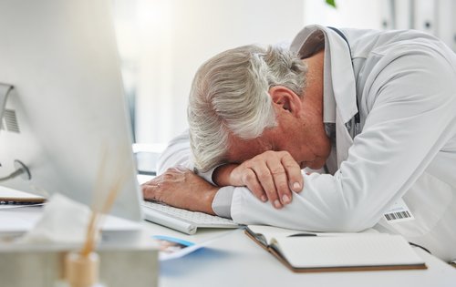 Chronische Müdigkeit: Wenn Schlaf nicht mehr erholt