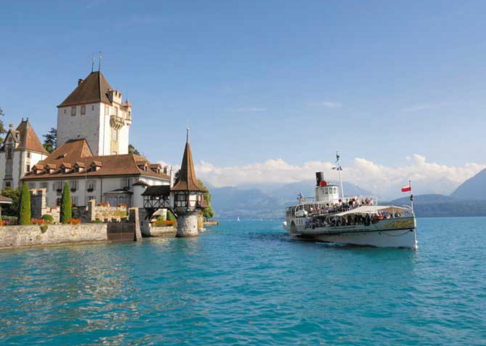 Traumschloss am Ufer des Thunersees