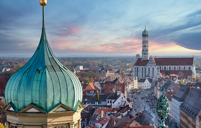 Blick über Augsburg mit Perlachturm, St. Ulrich und Afra | © Adobe Stock