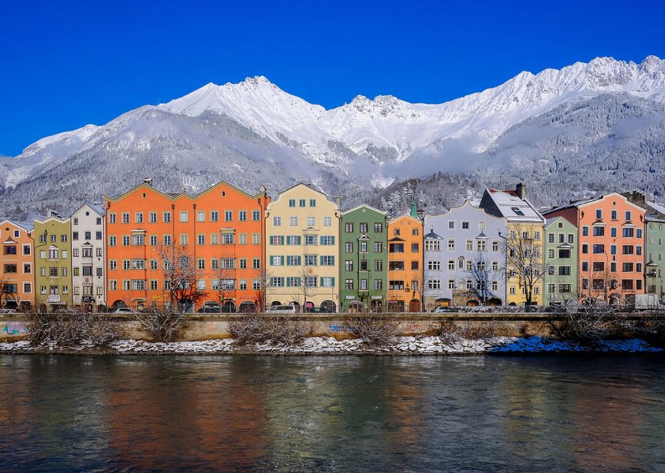 Innsbruck ist nahe bei der Schweiz.