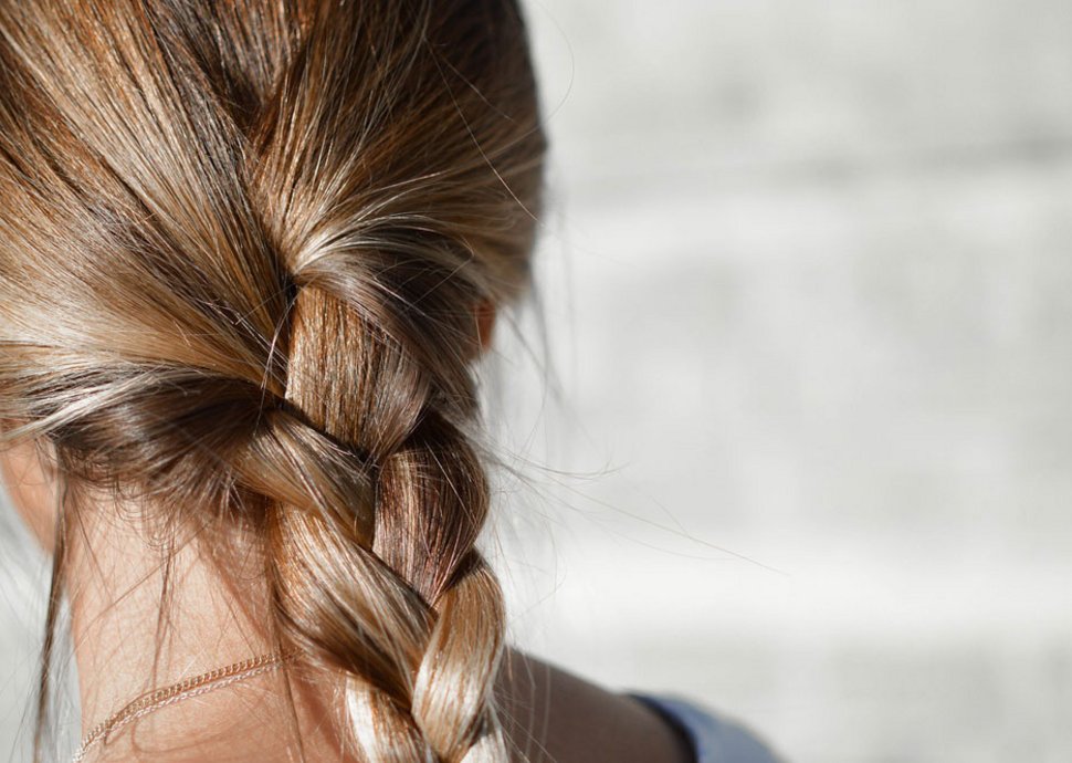 Das Haar benötigt Nährstoffe und Pflege. Das Haar benötigt Nährstoffe und Pflege.