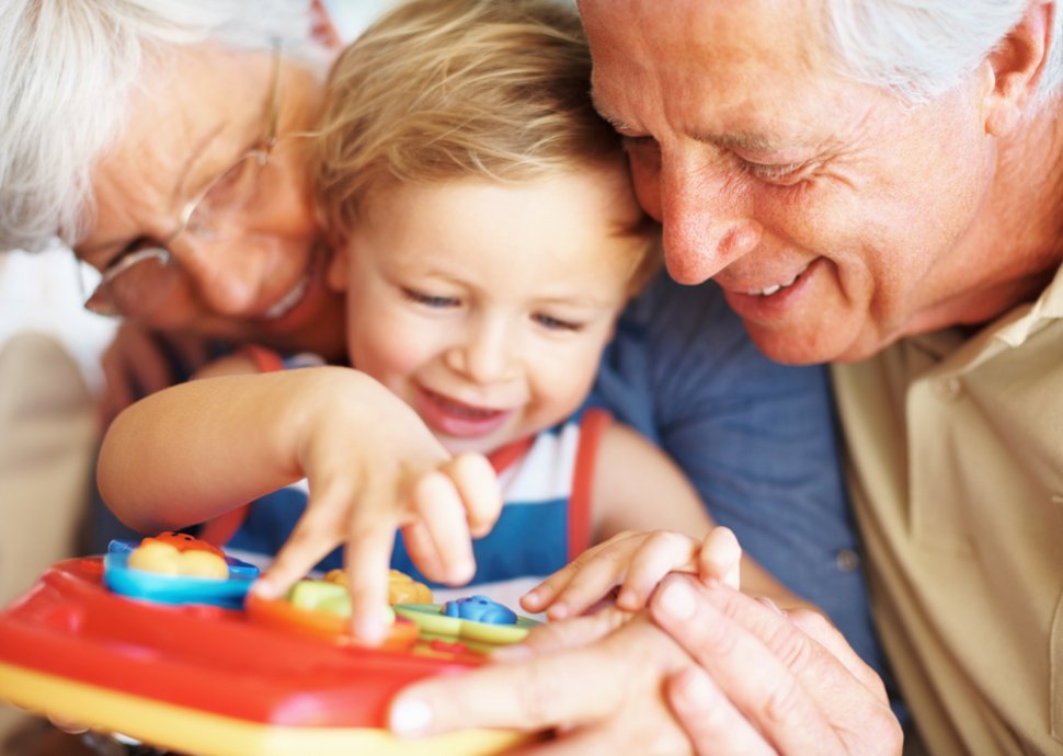 50plus tragen auch für ihre Enkelkinder eine finanzielle Verantwortung.