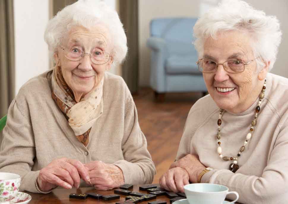 Nachbarschaftshilfe, Einsamkeit, 50plus, Familie, Seniorinnen, Senioren