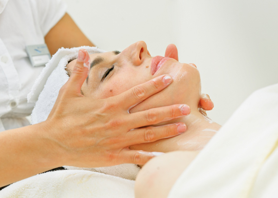 Gesichtsbehandlung im BABOR BEAUTY SPA | Quelle: Bad Schinznach AG