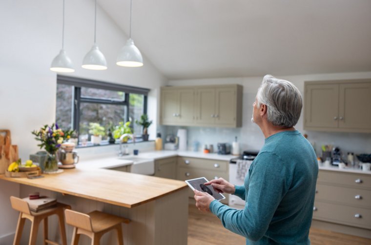 Smart wohnen im Alter: Wenn Ihr Zuhause für Sie mitdenkt
