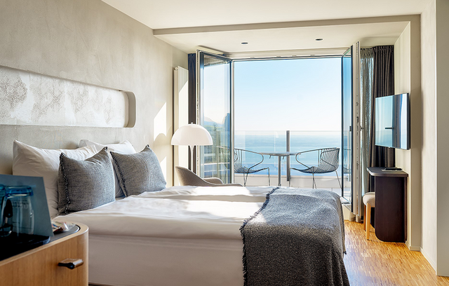 58 moderne und gemütliche Zimmer, teilweise mit Seesicht und Balkon