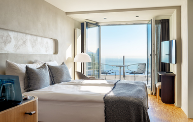 58 moderne und gemütliche Zimmer, teilweise mit Seesicht und Balkon