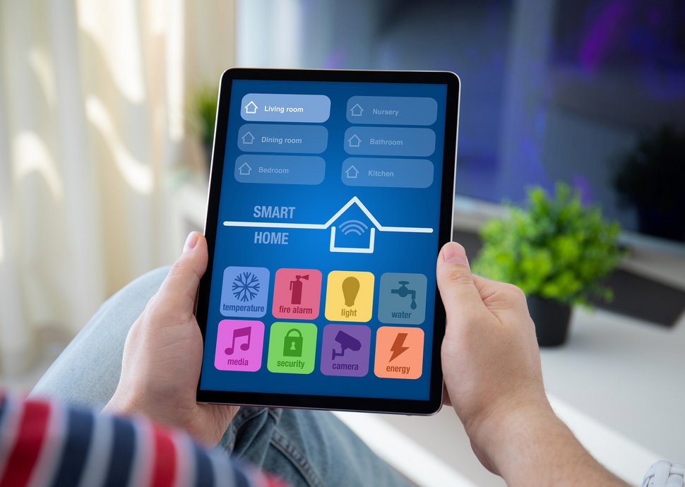 Eine moderne Haustechnik kann das eigene Zuhause in ein Smart Home verwandeln.