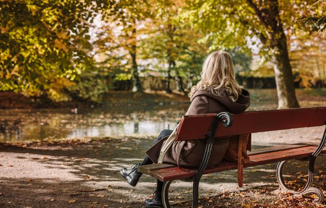 Einsamkeit nach 50 – warum sie oft plötzlich kommt
