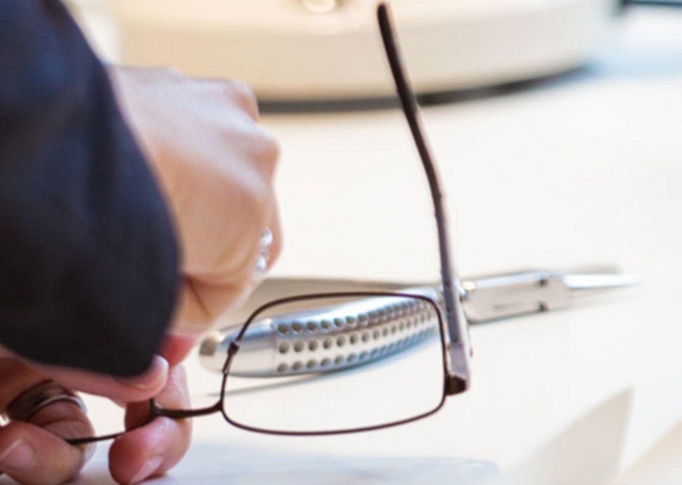 Unterhalt und Reinigung Ihrer Brille zum Nulltarif