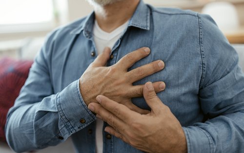 Herzinfarkt erkennen: So deuten Sie die ersten Anzeichen