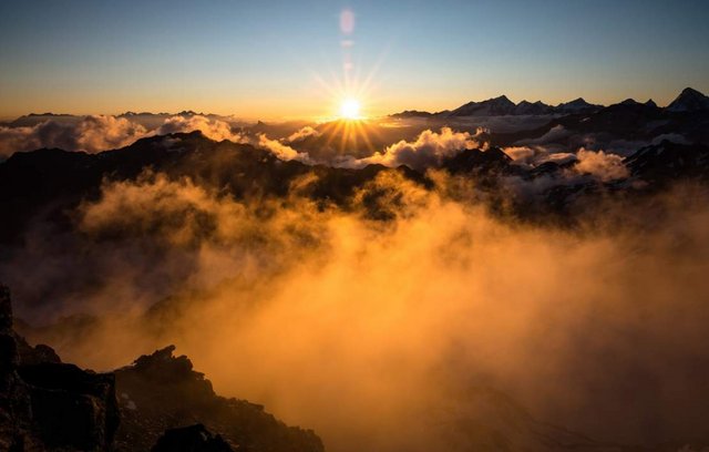 Sonnenaufgang, Blick vom Mont Fort in Verbier