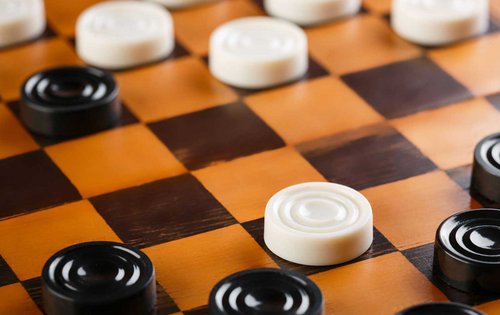 Dame: Klassisches Brettspiel mit Tiefgang