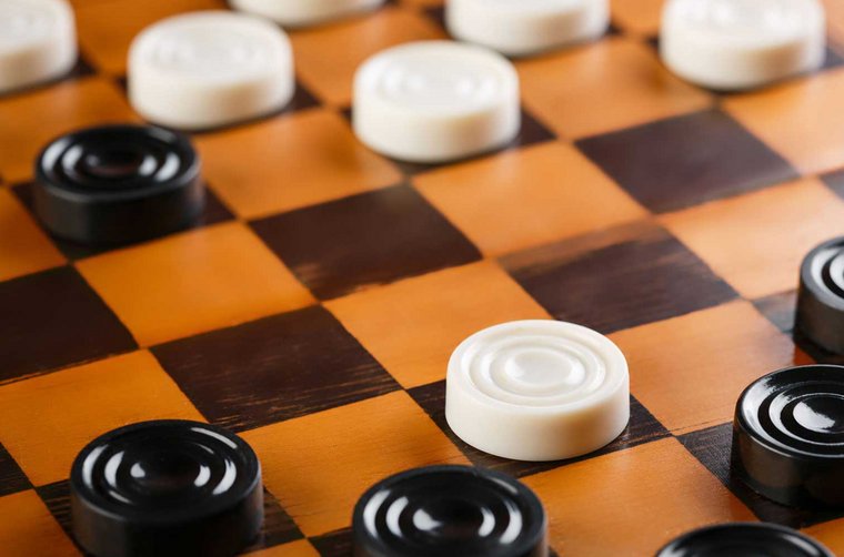 Dame: Klassisches Brettspiel mit Tiefgang