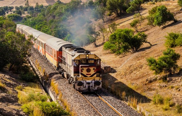 Im Desert Oriental Express durch Marokkos Norden | Credit: Geert, Adobe Stock