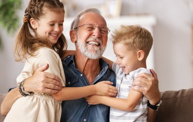 Für Kinderbetreuung sind Omi und Opa sehr wichtig Für Kinderbetreuung sind Omi und Opa sehr wichtig