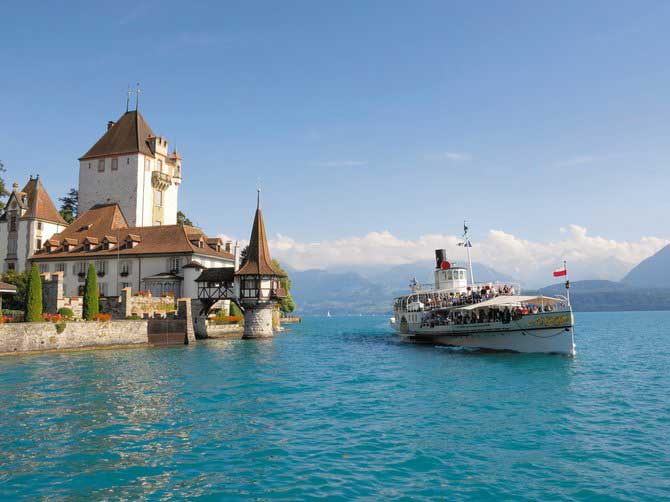 Traumschloss am Ufer des Thunersees