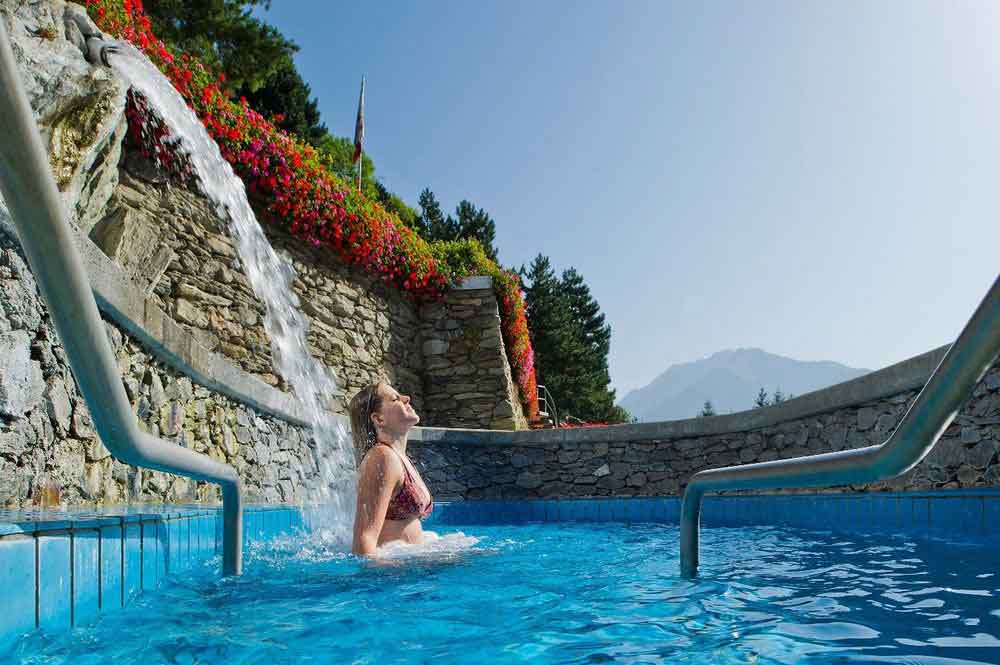 Entspannen im grössten Freiluft-Thermalbad der Alpen