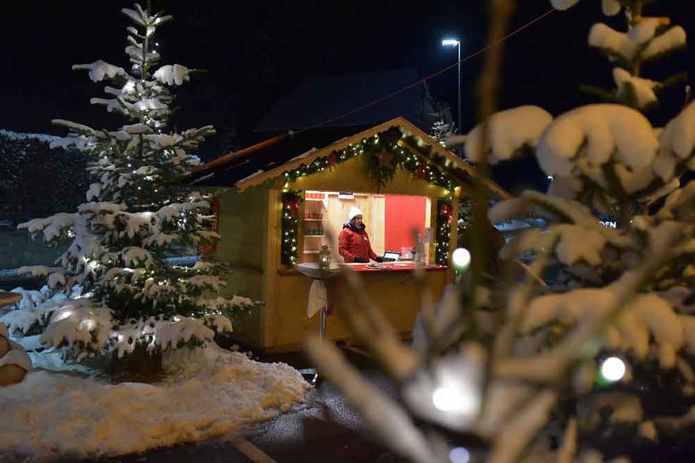 Weihnachtsmarkt draussen