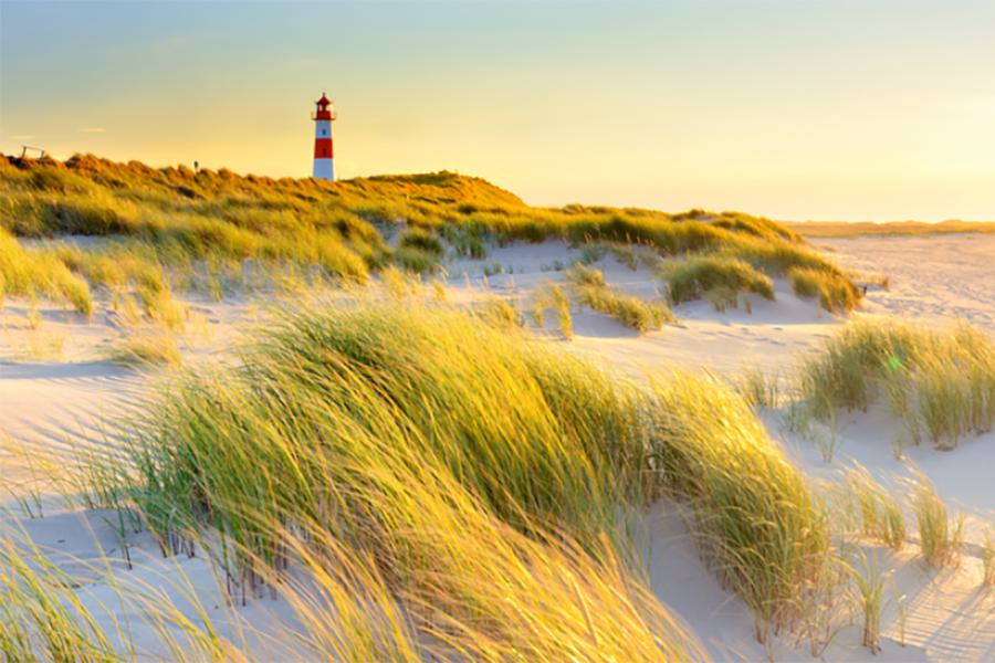 Sylt: Leuchtturm List-Ost in den Dünen | © DZT / Francesco Carovillano